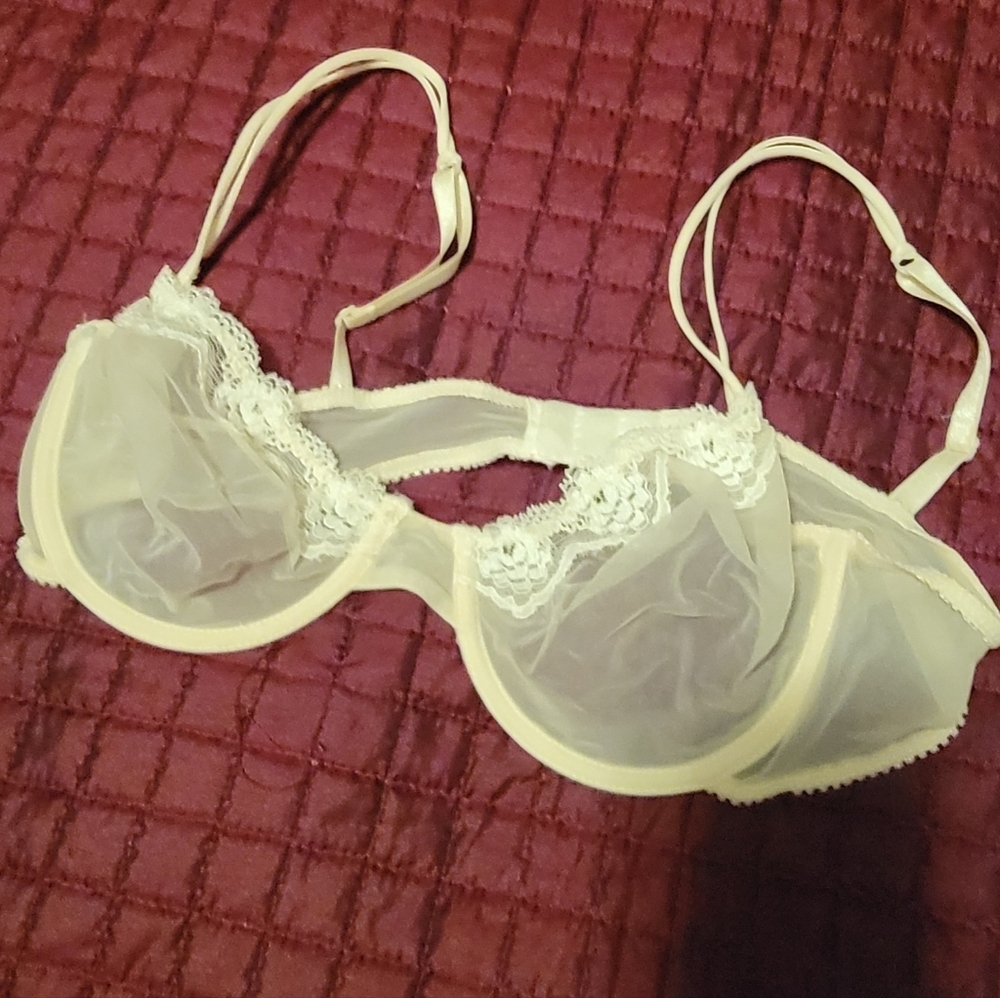 NWOT Calvin Klein Seductive Cream Lace Bra 36C